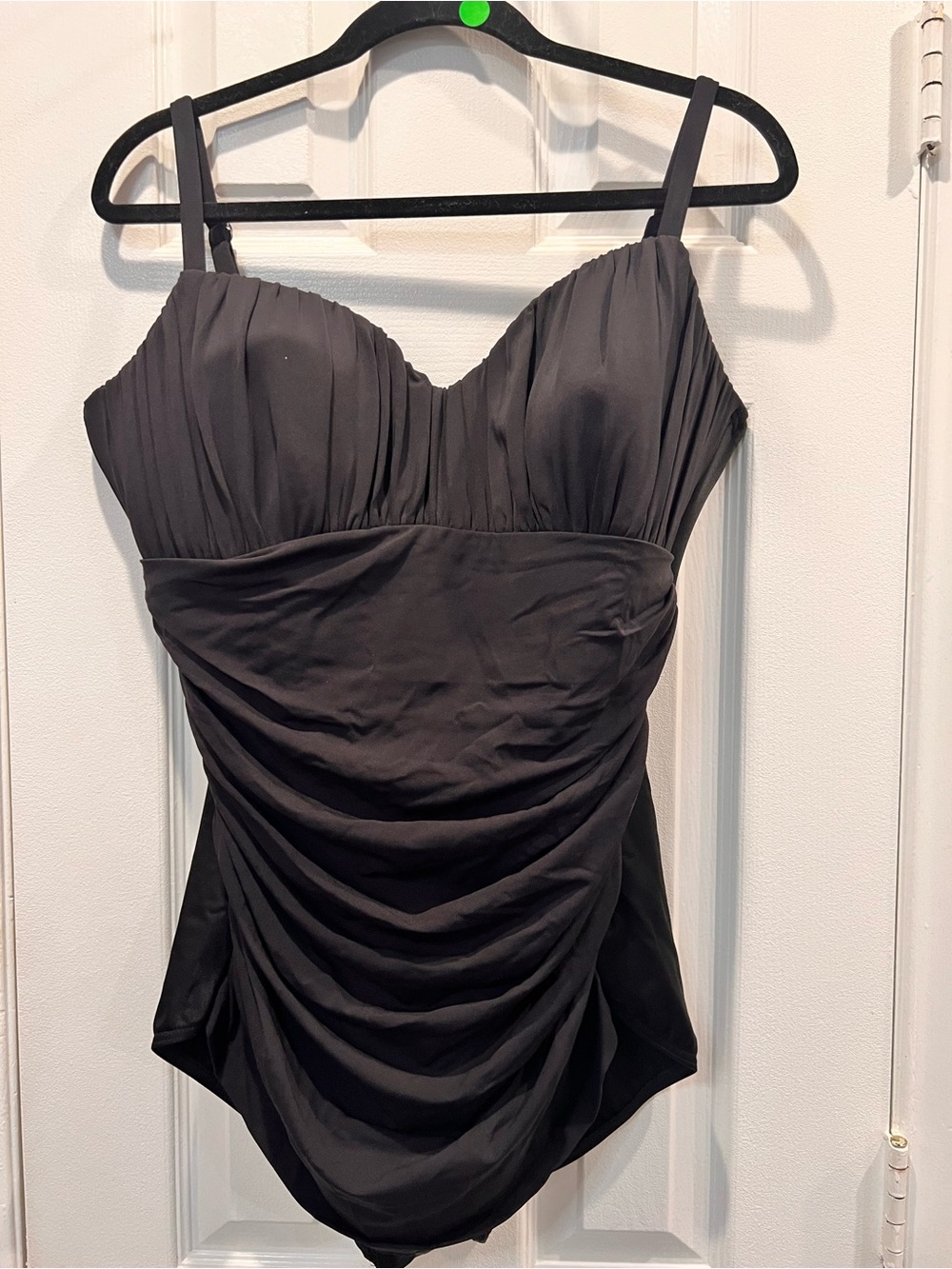 New Miraclesuit Rialto Swimsuit Black Tummy Control One Piece. Size 20W